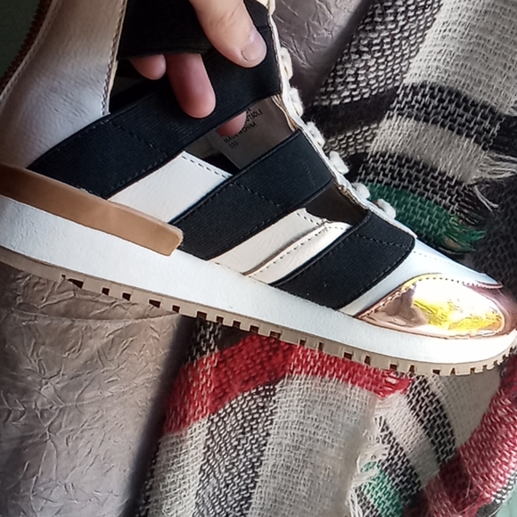 Steve Madden rose gold sneaker sandals - Picture 3 of 8